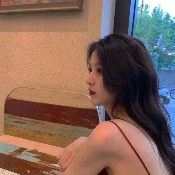 沐浴中的新娘们
